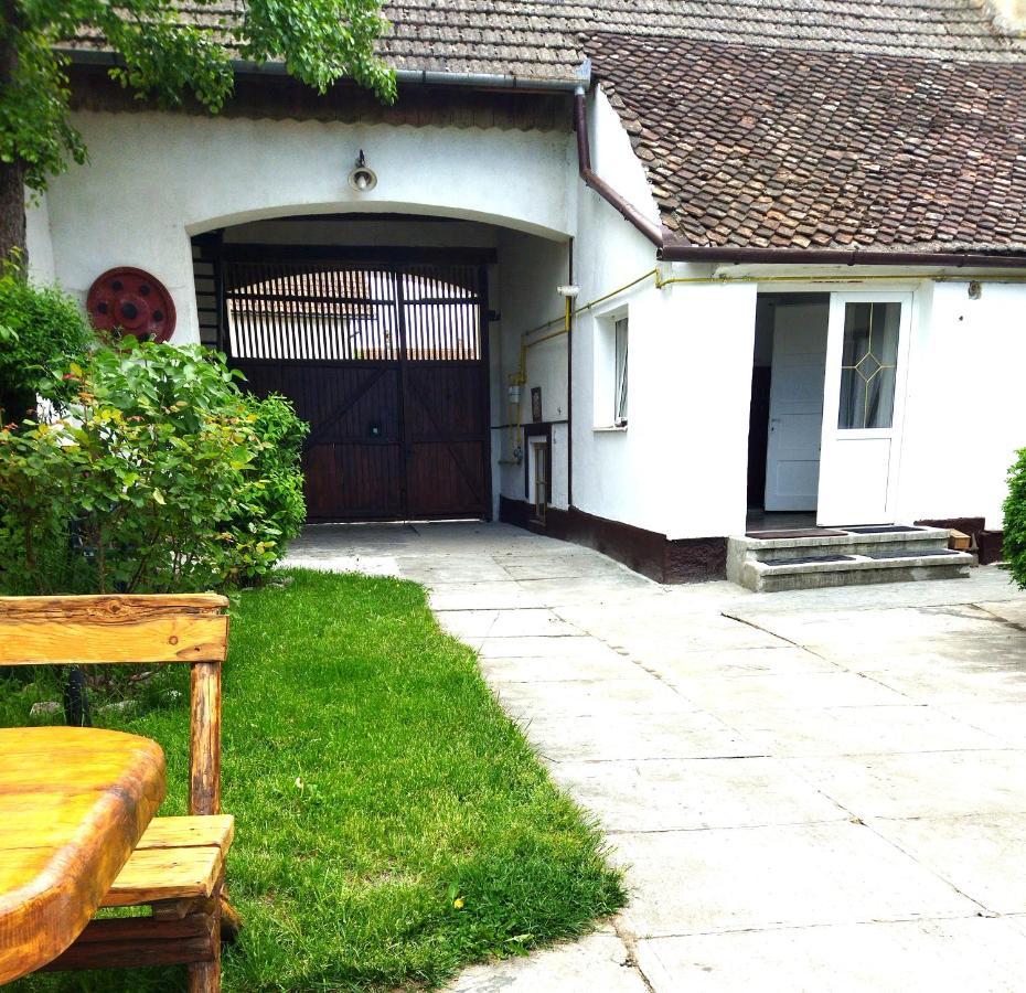 Villa Casa Din Coltul Cetatii Hărman Exterior foto